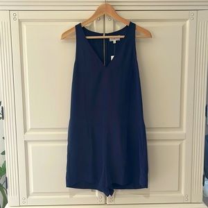 Lou & grey short jumper with pockets and zipper detailing on the back.